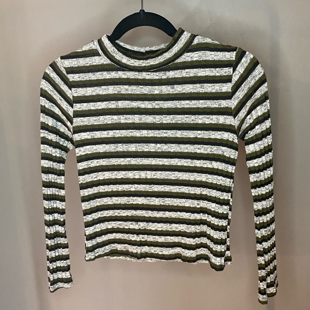 Green grey and black crop turtle neck large